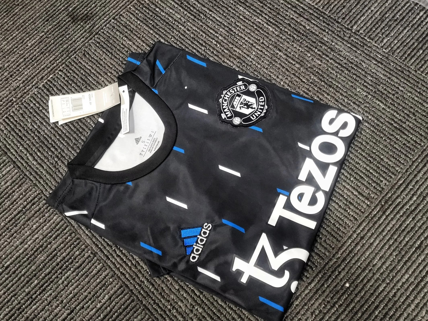 23/24 Manchester United pre-match training kit