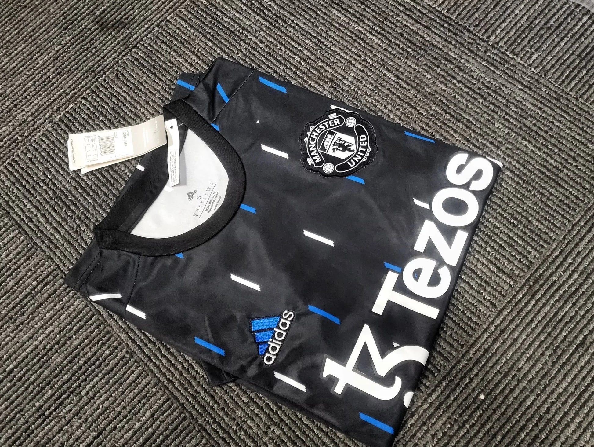 23/24 Manchester United pre-match training kit