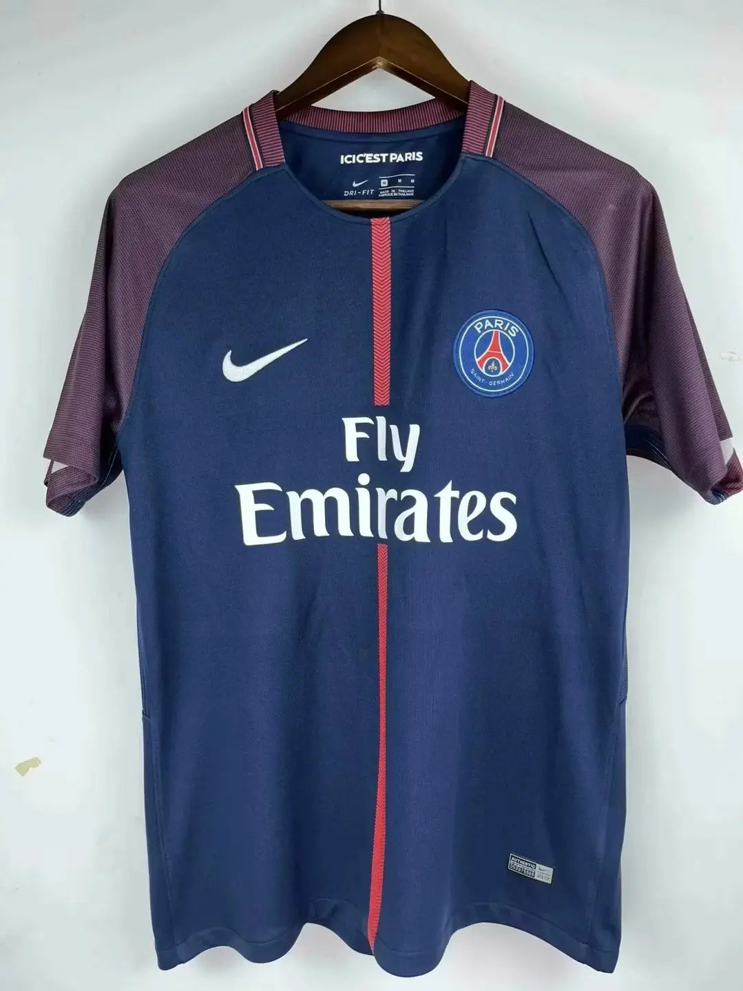 17/18 Paris at Home retro