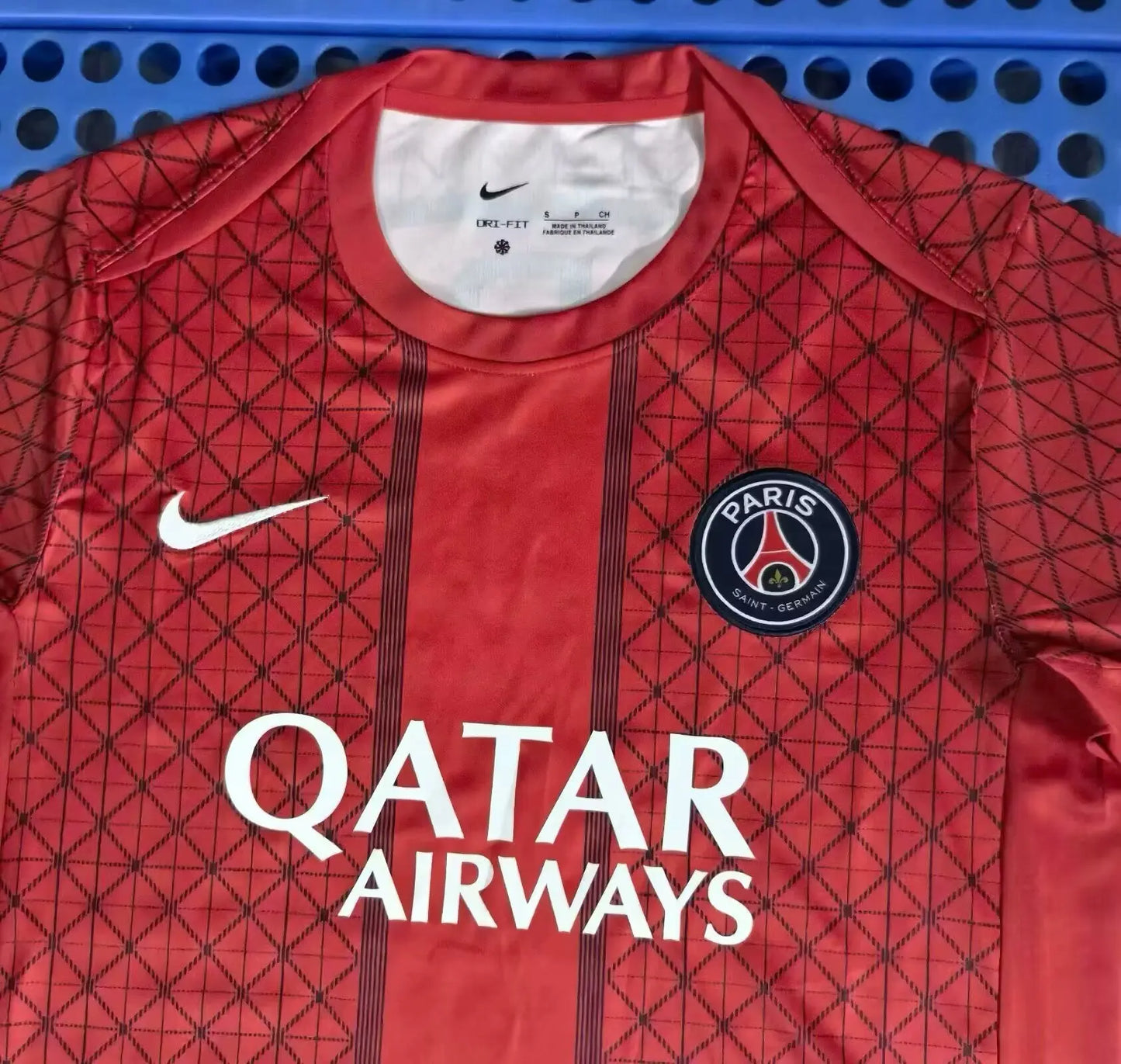 25/26 Paris red pre-match training suit