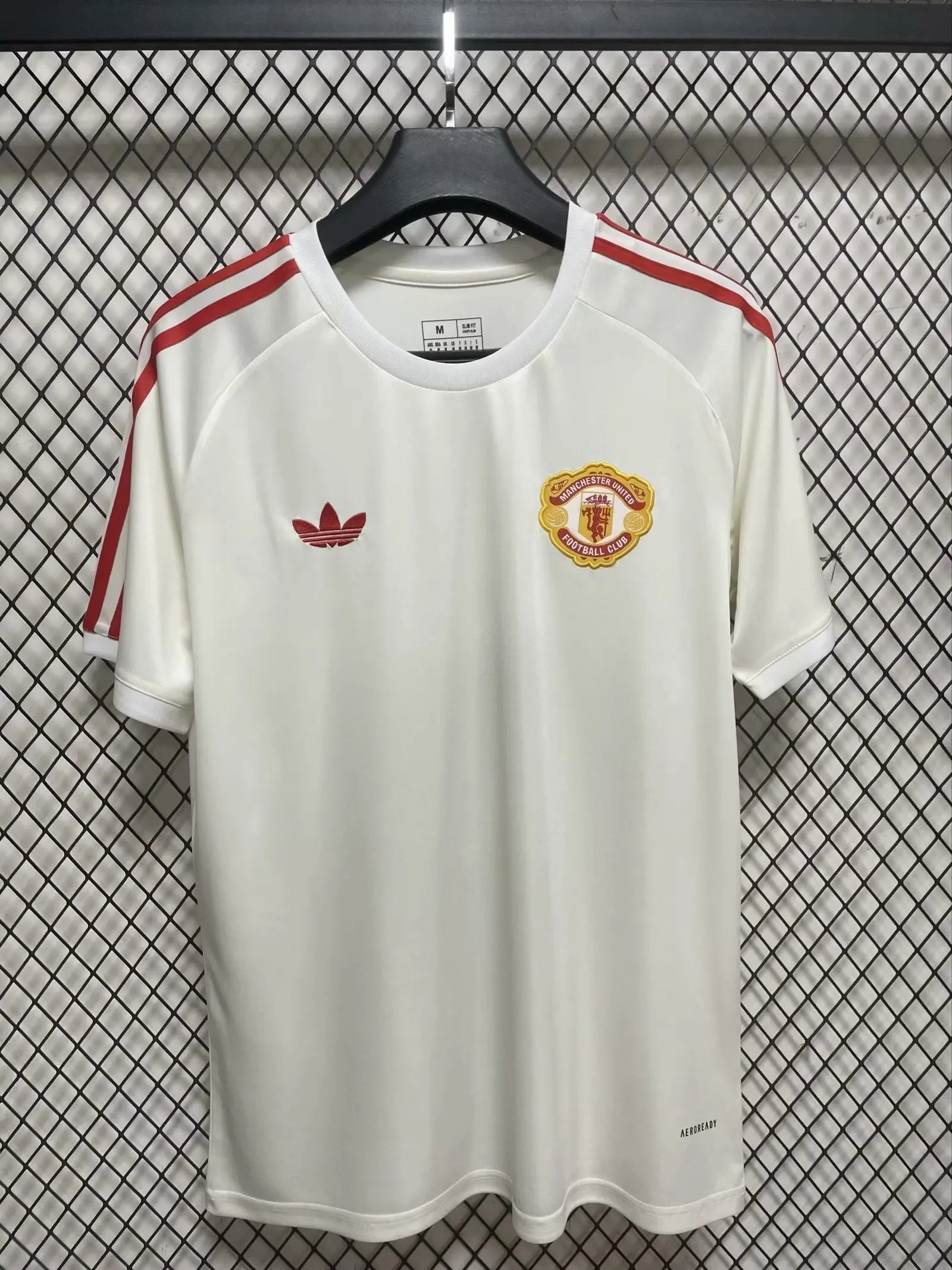 24/25 ManU training kit