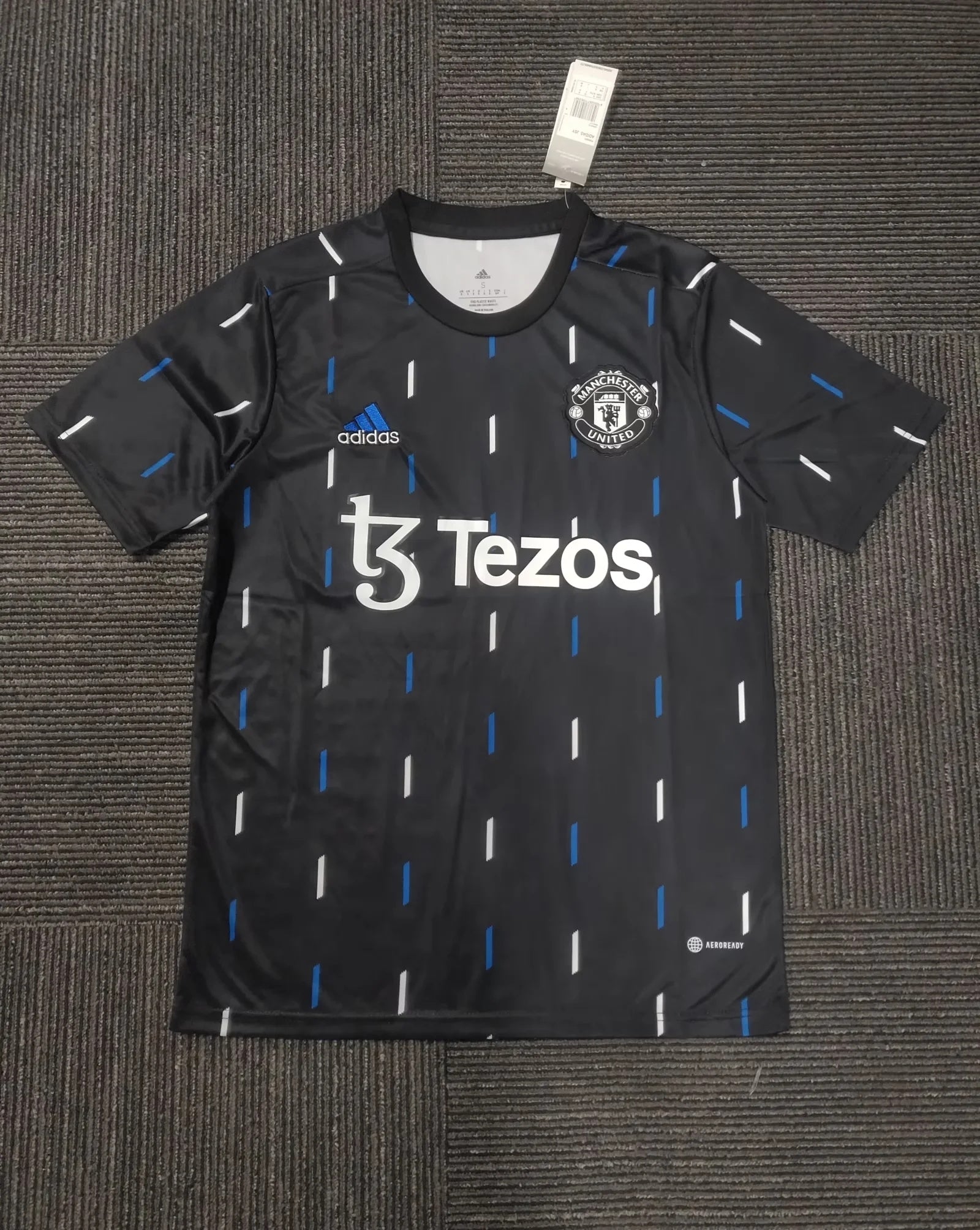 23/24 Manchester United pre-match training kit
