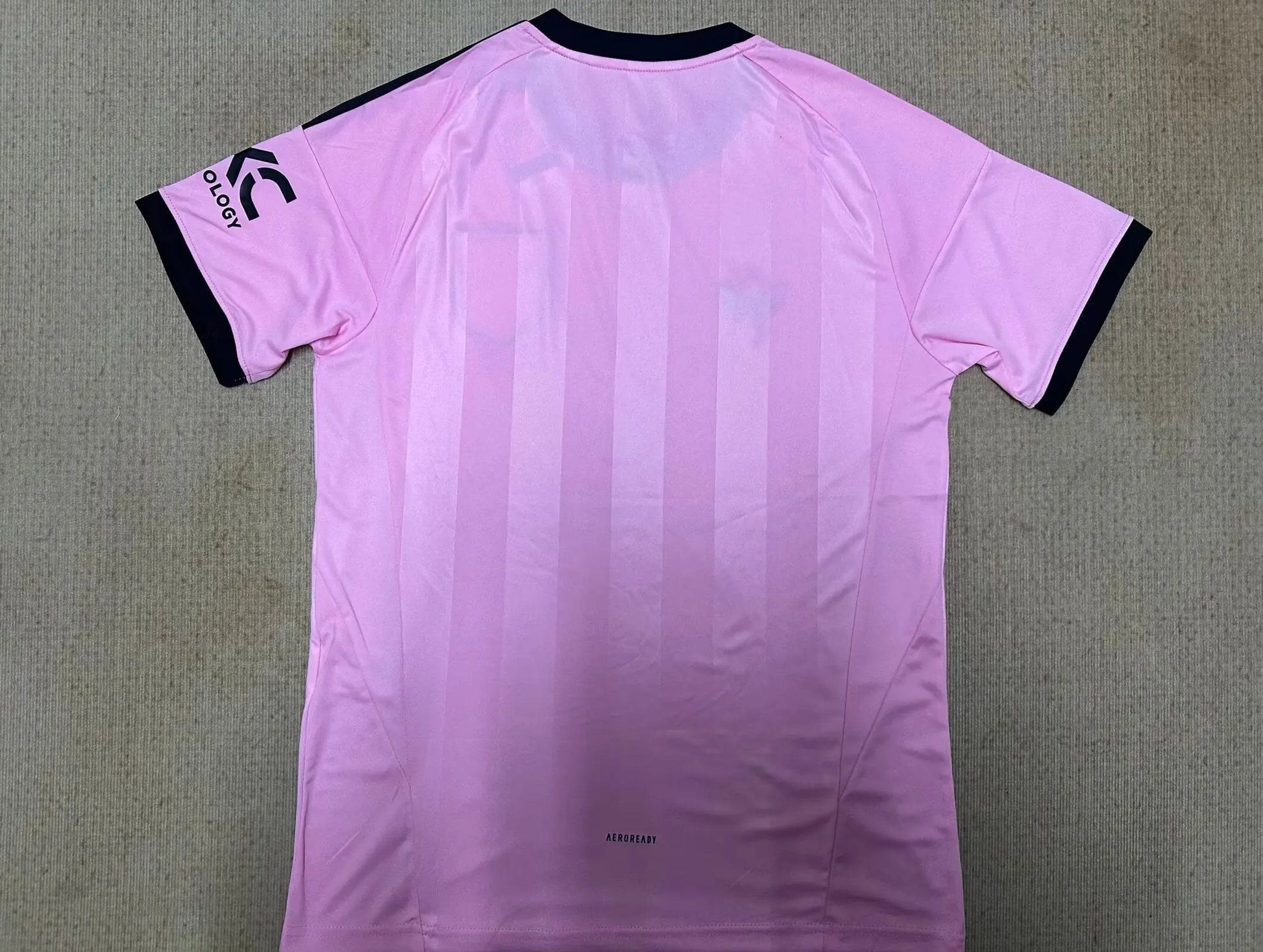25/26 Manchester United Goalkeeper Jersey, in pink