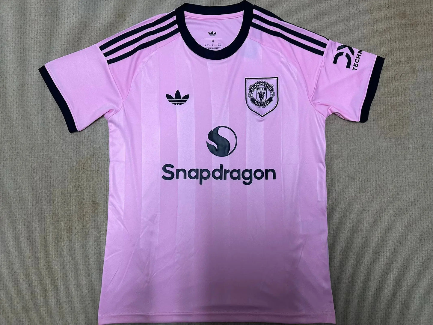 25/26 Manchester United Goalkeeper Jersey, in pink