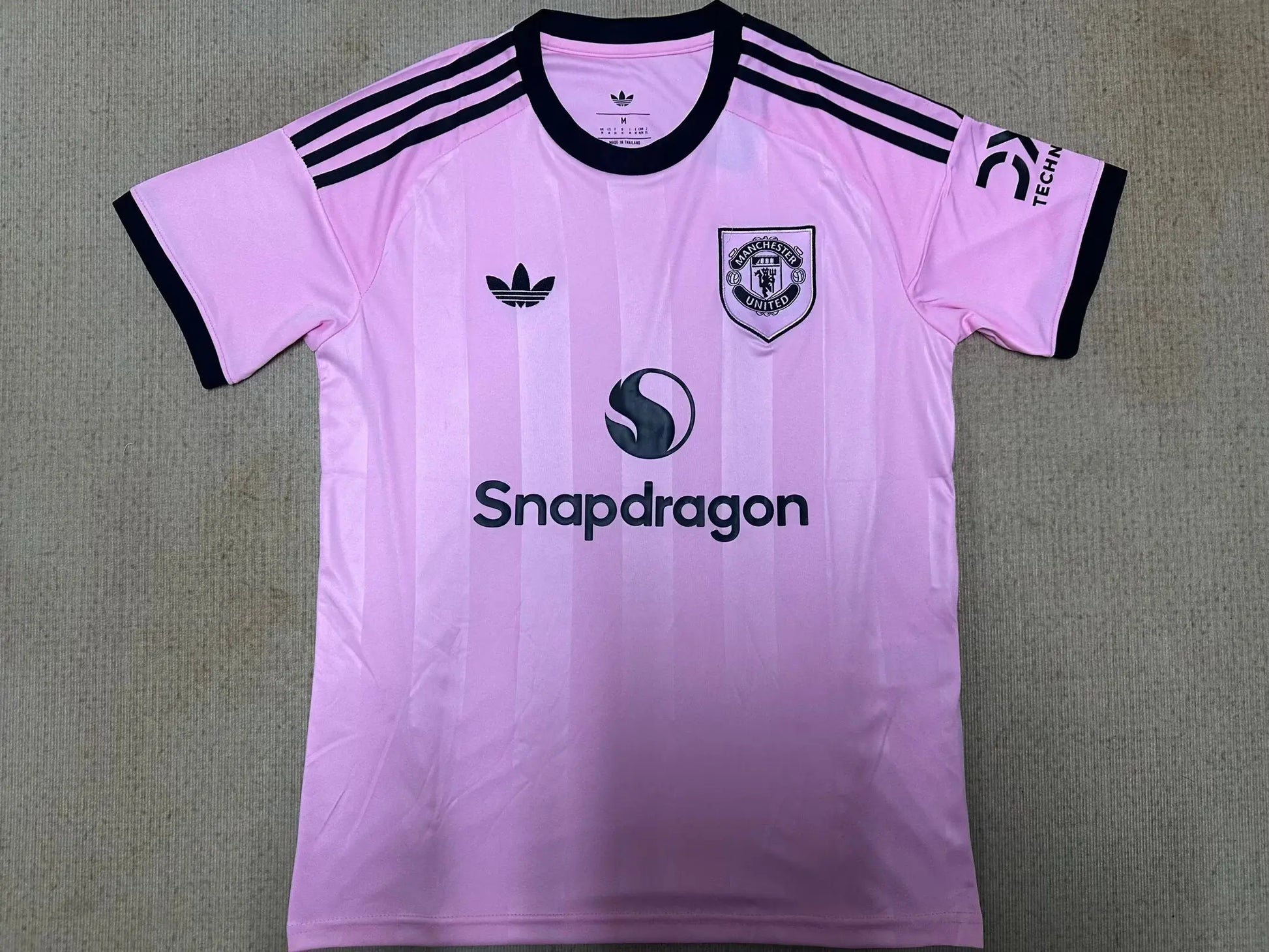 25/26 Manchester United Goalkeeper Jersey, in pink