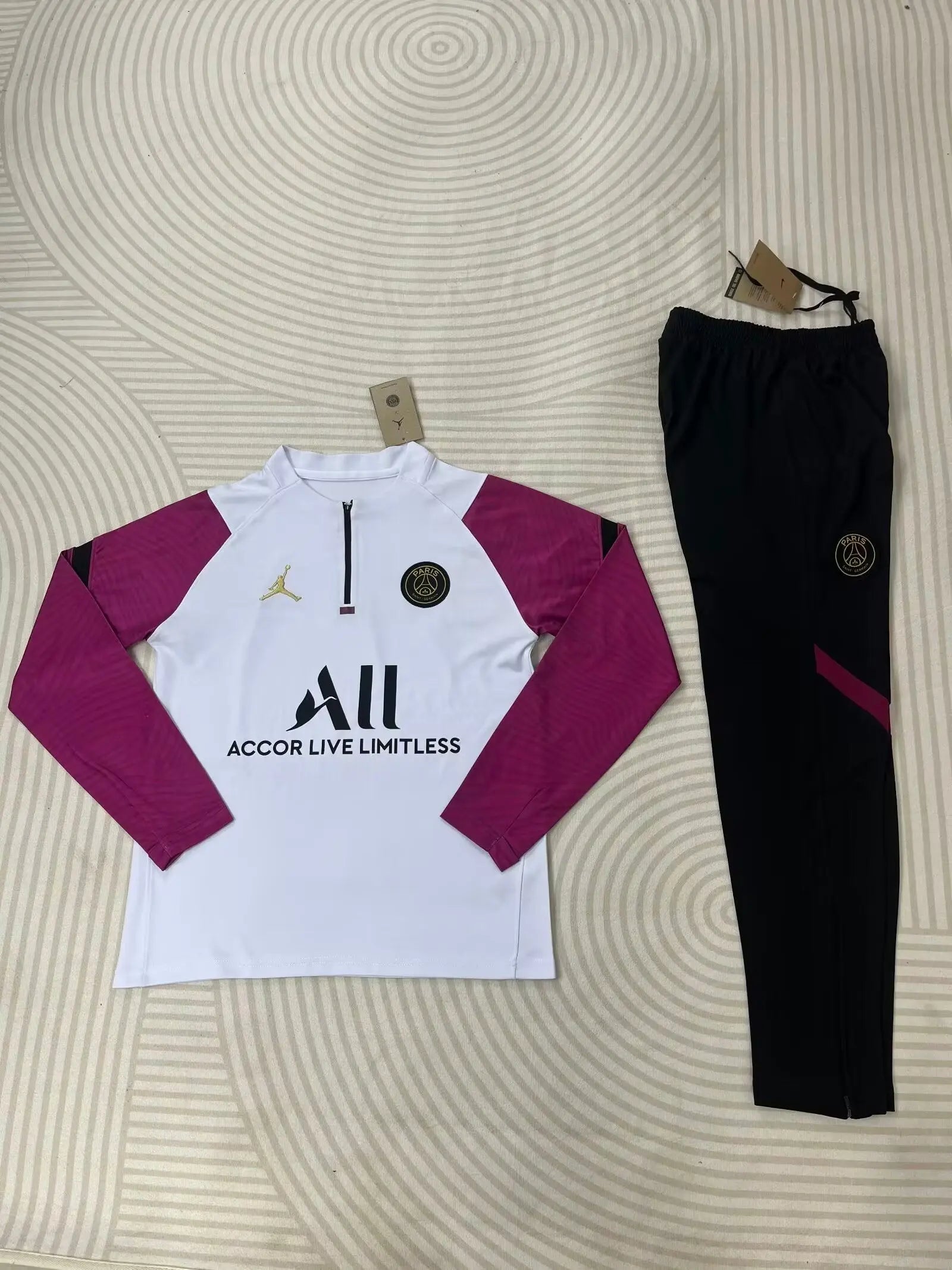 21/22Paris White and purple sleeve half-draw training suit