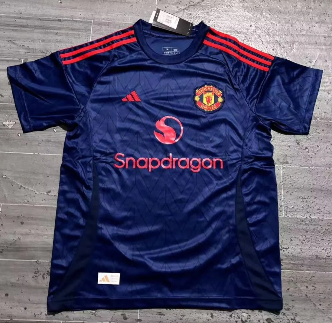 24/25 Manchester United away